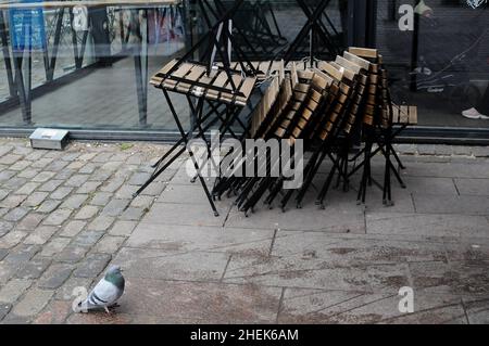 Copenhagen/Denmark./11 Januaryr 2022/le service à la porte est presque non dû à l'hiver froid et à omicron à Copenhague au Danemark.(Photo..Francis Joseph Dean/Dean Pictures) Banque D'Images