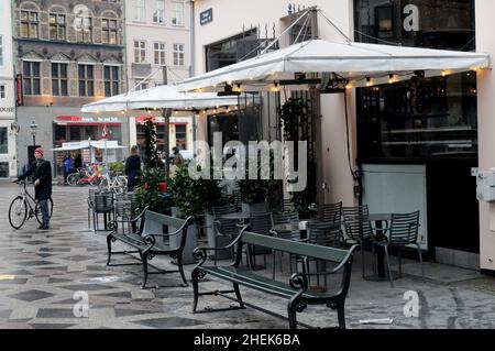 Copenhagen/Denmark./11 Januaryr 2022/le service à la porte est presque non dû à l'hiver froid et à omicron à Copenhague au Danemark.(Photo..Francis Joseph Dean/Dean Pictures) Banque D'Images