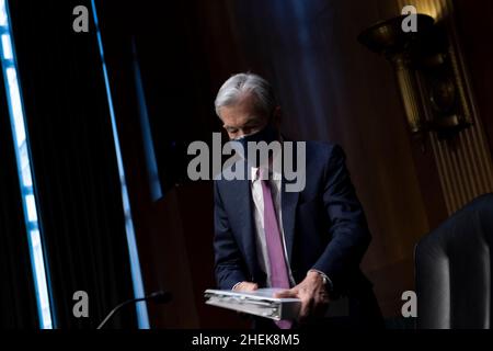 Washington, DC.11th janvier 2022.Le président du Conseil de la Réserve fédérale, Jerome Powell, se présente à l'audience sur les nouvelles nominations du Comité sénatorial des banques, du logement et des affaires urbaines, à Capitol Hill, le 11 janvier 2022, à Washington.Crédit : Brendan Smitalowski/Pool via CNP/dpa/Alay Live News Banque D'Images