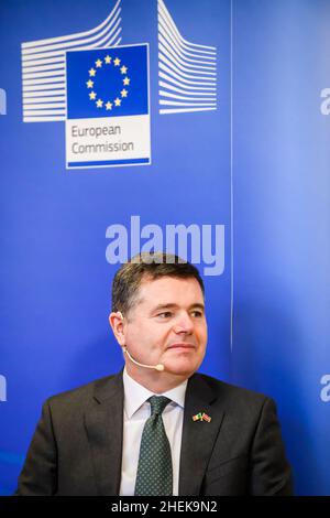 RIGA, LETTONIE.11th janvier 2022.Paschal Donohoe (sur photo), Ministre irlandais des finances, Président de l'Eurogroupe, lors d'une discussion avec Martins Kazaks, Gouverneur de la Banque centrale de Lettonie. Banque D'Images