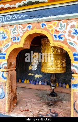 Roues de prière au monastère de Chimi Lhakhang près de Punakha, Bhoutan, Asie Banque D'Images