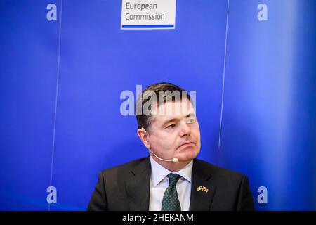 RIGA, LETTONIE.11th janvier 2022.Paschal Donohoe (sur photo), Ministre irlandais des finances, Président de l'Eurogroupe, lors d'une discussion avec Martins Kazaks, Gouverneur de la Banque centrale de Lettonie. Banque D'Images