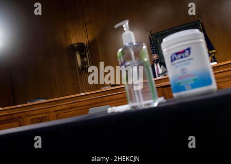 Le président de la Réserve fédérale, Jerome Powell, se présente à l'audience de renouvellement des candidatures du Comité sénatorial des banques, du logement et des affaires urbaines à Capitol Hill le 11 janvier 2022, à Washington, DC.Credit: Brendan Smitalowski/Pool via CNP/MediaPunch Banque D'Images