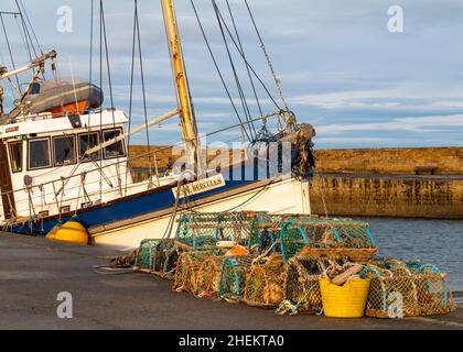 HOPEMAN, MORAY, ÉCOSSE - 10 JANVIER 2022 : il s'agit du bateau à voile Hercules qui s'est amarré au port de Hopeman à Moray, en Écosse, le 10 janvier 2022. Banque D'Images