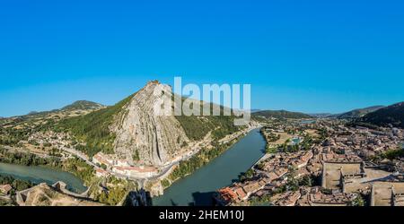 Très grande vue panoramique sur Sisteron sur la Durance, Rocher de la Baume en face de la vieille ville.France Banque D'Images