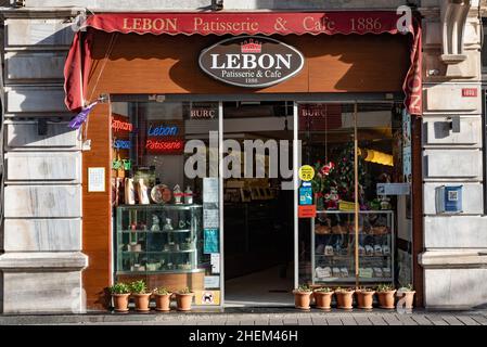 Istanbul, Turquie.Décembre 27th 2021 la célèbre pâtisserie et café Lebon a ouvert ses portes en 1886 sur la rue Istiklal dans la ville turque d'Istanbul, Turquie. Banque D'Images