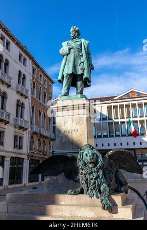 Monument à Daniele Manin, patriote italien, homme d'État et chef du Risorgimento ( unification italienne ), campo Manin à Venise, Italie Banque D'Images