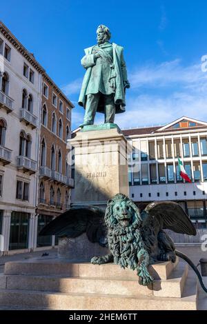 Monument à Daniele Manin, patriote italien, homme d'État et chef du Risorgimento ( unification italienne ), campo Manin à Venise, Italie Banque D'Images