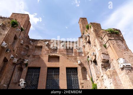 La basilique Sainte-Marie des Anges et des Martyrs est une basilique et une église titulaire à Rome, en Italie, construite à l'intérieur du frigidarium en ruines du Banque D'Images
