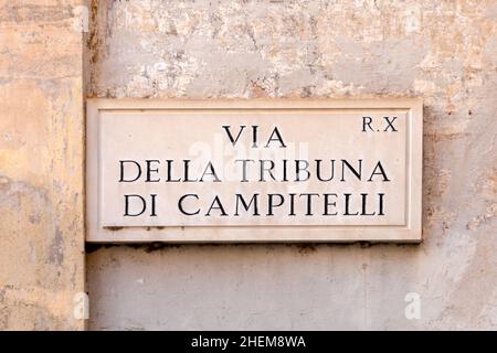 Nom de rue voa della tribuna di campitelli - rue de Campinelli scène - peint au mur à Rome, Italie Banque D'Images