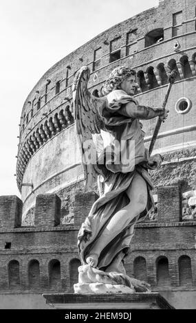 Statue au pont Aélien également connu sous le nom de pont des saints anges qui mènent au castel sant' Angelo, le château de l'ange Saint à Rome, moi Banque D'Images