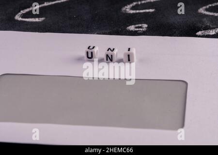 Enveloppe avec le mot Uni Banque D'Images