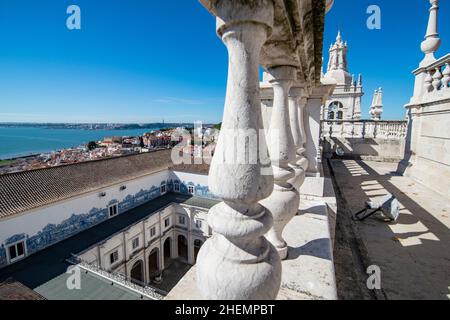 La vue depuis le toit de l'Igreja Sao Vicente de Fora à Alfama dans la ville de Lisbonne au Portugal.Portugal, Lisbonne, octobre 2021 Banque D'Images