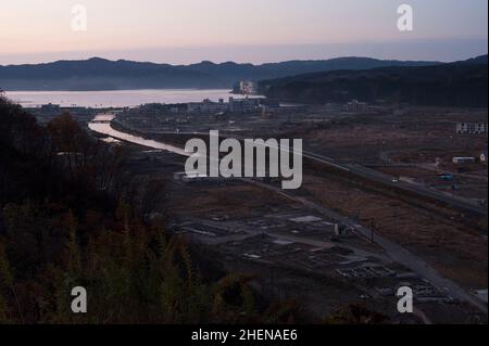 Minamisanriku 6 mois après le tsunami de 2011 a balayé la ville de Tohoku, montrant la dévastation dans les zones de basse altitude. Banque D'Images