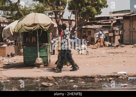 Djibouti, Djibouti - 21 mai 2021 : petite et pauvre ville djiboutienne, cabanes et peuple djiboutien à Djibouti.Photo éditoriale à Djibouti. Banque D'Images