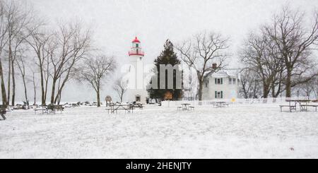 Reproduction artistique de la photo du phare de Marblehead lors d'une journée enneigée en février Banque D'Images