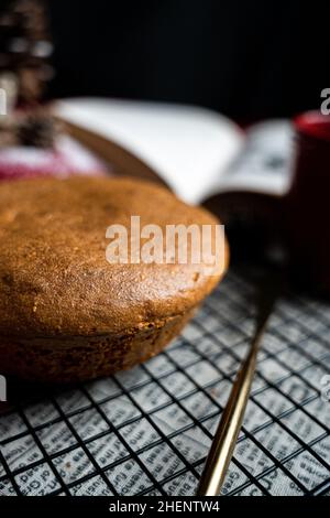 Levain, pain croquant sur un filet de refroidissement Banque D'Images