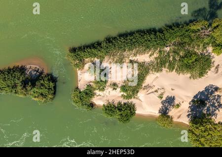 Vues aériennes sur le Mékong avec de nombreux bars et îles de sable, Cambodge Banque D'Images