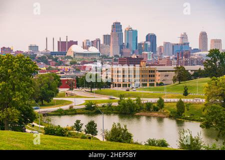 Au Kansas, Missouri, USA. 09-15-17, belle Kansas city skyline at sunset. Banque D'Images