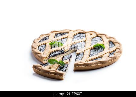 Tarte aux myrtilles isolée sur un blanc Banque D'Images