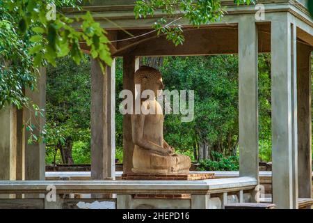 La statue de Samadhi est une statue située au parc Mahamevnawa à Anuradhapura, au Sri Lanka. Le Bouddha est représenté dans la position du Dhyana Mudra Banque D'Images