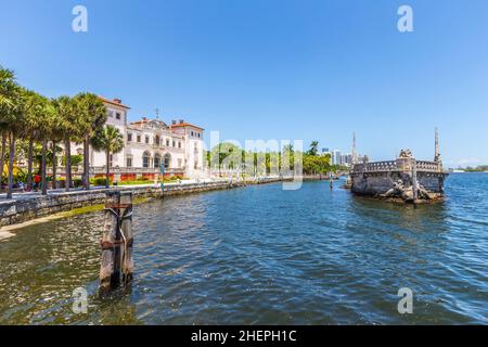 Vizcaya Museum à Miami sous ciel bleu Banque D'Images