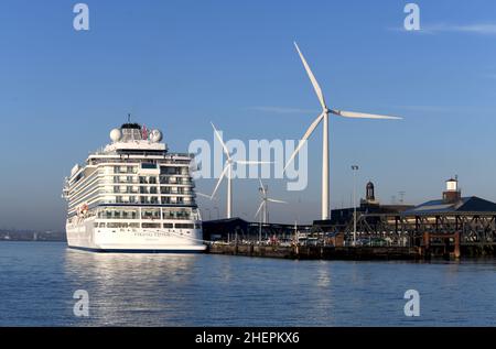 12/01/2022 terminal de croisière international de Londres Tilbury UK Viking venus est le premier bateau de croisière à visiter le terminal de croisière international de Londres en 2022 Banque D'Images