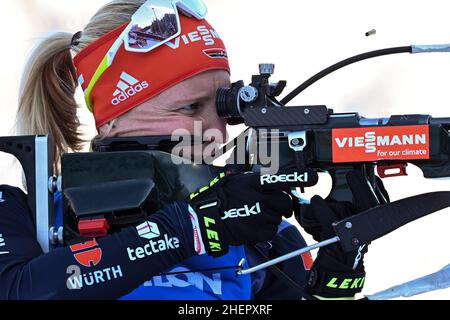 Ruhpolding, Allemagne.12th janvier 2022.Biathlon: Coupe du monde, sprint 7,5 km, femmes.Franziska Hildebrand, d'Allemagne, tourne au début.Credit: Sven Hoppe/dpa/Alay Live News Banque D'Images