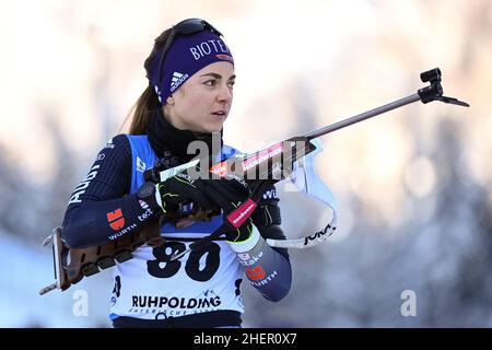 Ruhpolding, Allemagne.12th janvier 2022.Biathlon: Coupe du monde, sprint 7,5 km, femmes.Marion Wiesensarter, originaire d'Allemagne, tourne au début.Credit: Sven Hoppe/dpa/Alay Live News Banque D'Images