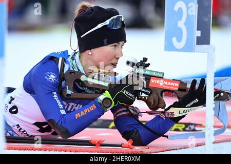 Ruhpolding, Allemagne.12th janvier 2022.Biathlon: Coupe du monde, sprint 7,5 km, femmes.Dsinara Alimbekawa de Biélorussie tir au début.Credit: Sven Hoppe/dpa/Alay Live News Banque D'Images