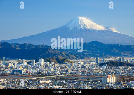 Mont Fuji avec le paysage urbain de la ville de Shizuoka Banque D'Images