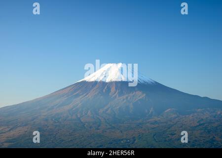 Mont Fuji avec de la neige fraîche en automne Banque D'Images