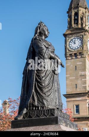 Statue de la reine Victoria à Dunn Square Paisley en Écosse Banque D'Images