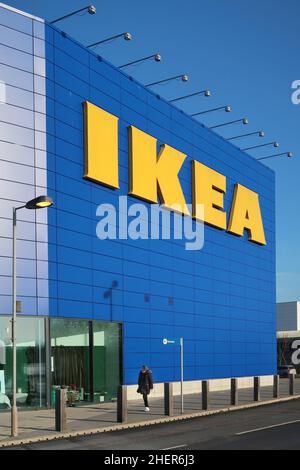 Façade principale et entrée du magasin IKEA à Greenwich, dans le sud-est de Londres, au Royaume-Uni.Parc de loisirs Millennium. Banque D'Images