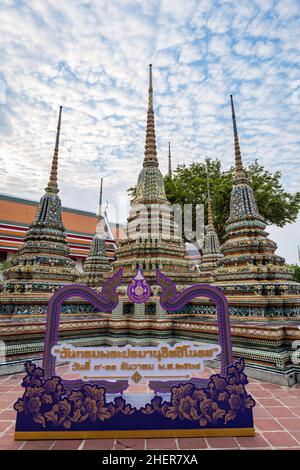 Wat Pho, a également écrit Wat po, un complexe de temples bouddhistes reconnu par l'UNESCO à Bangkok, en Thaïlande. Banque D'Images