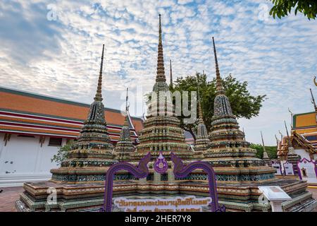 Wat Pho, a également écrit Wat po, un complexe de temples bouddhistes reconnu par l'UNESCO à Bangkok, en Thaïlande. Banque D'Images