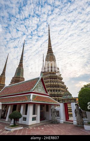 Wat Pho, a également écrit Wat po, un complexe de temples bouddhistes reconnu par l'UNESCO à Bangkok, en Thaïlande. Banque D'Images