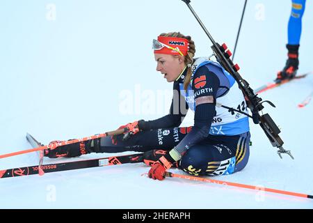 Ruhpolding, Allemagne.12th janvier 2022.Biathlon: Coupe du monde, sprint 7,5 km, femmes.Hanna Kebinger d'Allemagne à la fin.Credit: Sven Hoppe/dpa/Alay Live News Banque D'Images