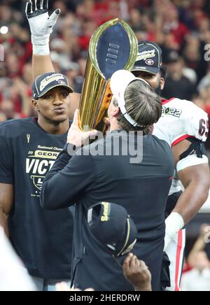 Kirby Smart, entraîneur-chef de Georgia Bulldogs, célèbre lors de la présentation du trophée du championnat national de football de l'université CFP 2022 à Lucas Banque D'Images