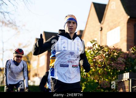 Photo du dossier en date du 22-11-2021 de Kevin Sinfield, qui a rendu hommage aujourd'hui à son sport pour avoir soutenu ses efforts pour rassembler des millions de personnes pour lutter contre la maladie des motoneurones comme il a été fait un OBE.Date de publication : le mercredi 12 janvier 2022. Banque D'Images