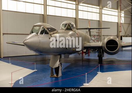 Gloster Meteor F8 position en décubitus ventral à la RAF Cosford Banque D'Images