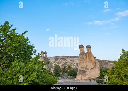 Cheminées de fées dans la vallée de Pasabag ou la vallée de Monks, Zelve Open Air Museum à Cappadoce, Turquie.Rochers en forme de champignons connus sous le nom de cheminées de fées. Banque D'Images