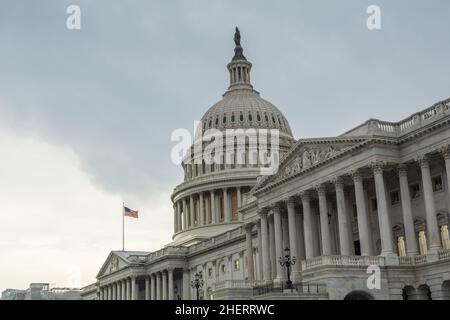 Des nuages de tempête se rassemblent au-dessus de l'arrêt de la Cour suprême, Washington D.C. Banque D'Images