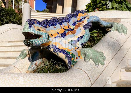 Dragon ou El drac de Mosaic, entrée principale, Parc Gueell, Barcelone, Catalogne,Espagne Banque D'Images