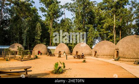 Camp de ruches avec huttes rondes traditionnelles, réserve naturelle de Mlilwane, Swaziland, eSwatini, Afrique du Sud,Millane Banque D'Images