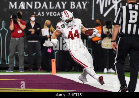 Le Fllback des Badgers du Wisconsin John Chenal (44) marque un touchdown lors du match du Las Vegas Bowl contre les Arizona State Sun Devils, le jeudi 30 décembre, Banque D'Images