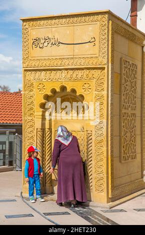 Fontaine devant la mosquée Hacibayram, haute ville, Ankara, Turquie, Ankara,Turquie Banque D'Images