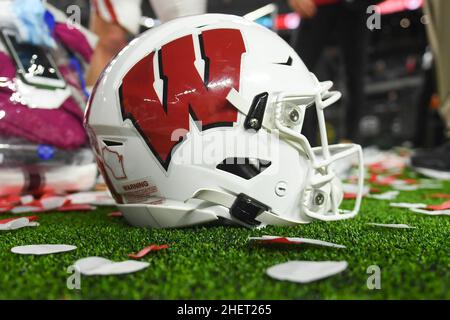 Vue détaillée du casque des Badgers du Wisconsin après le match du Las Vegas Bowl contre les Sun Devils de l'État d'Arizona, le jeudi 30 décembre 2021, à Las Vega Banque D'Images