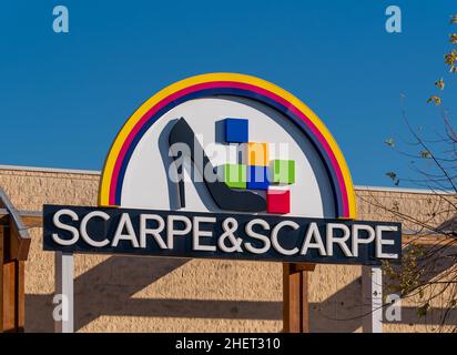 Moncalieri, Turin, Italie - 6 décembre 2021 : signe du logo Scarpe&Scarpe sur la boutique, Scarpe e Scarpe est un mégaloleur italien de chaussures Banque D'Images