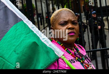 Le protestataire de Biafran à Westminster à Londres appelle Boris Johnson (PM britannique) à intervenir en détention de Nnamdi Kanu chef de l'IPOB / citoyen britannique Banque D'Images